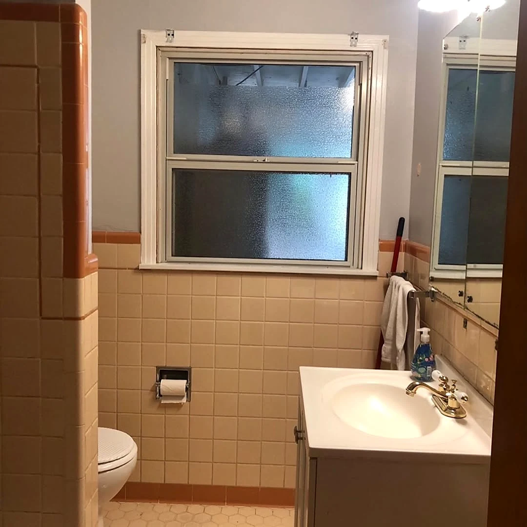 Bathroom before renovation