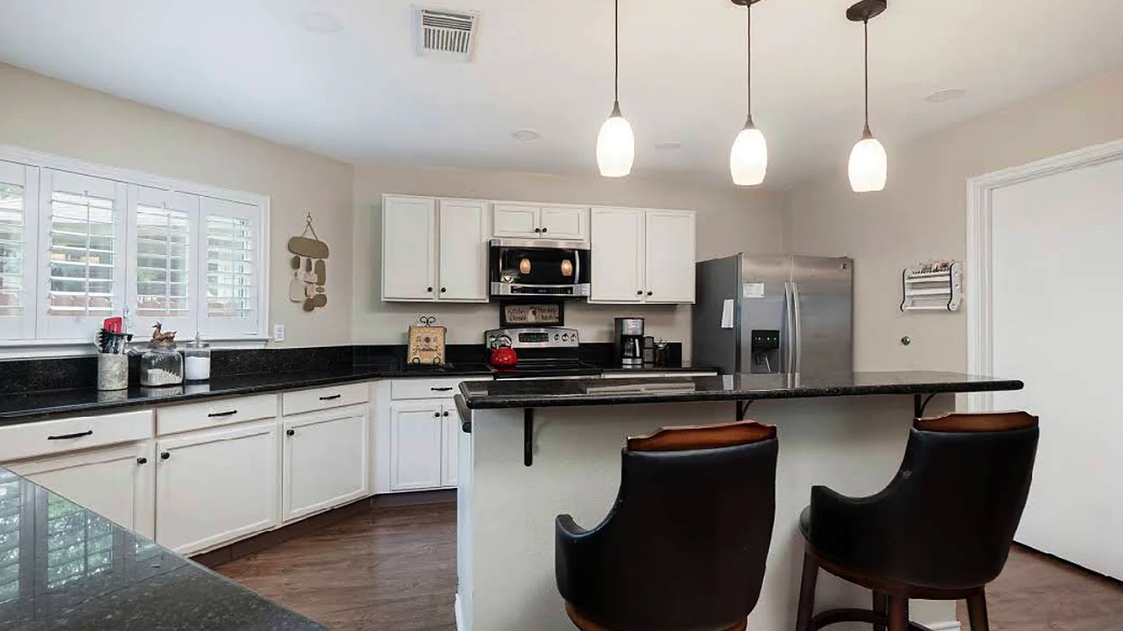Finished white kitchen